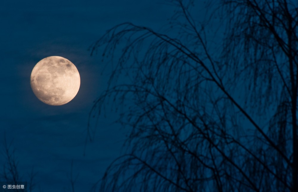 中国当代女作家池莉的经典散文《晒月亮》，意境极美，请欣赏！