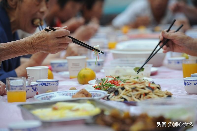 中国餐桌上的10大礼仪，您了解多少？值得每个人学习，老传统别丢